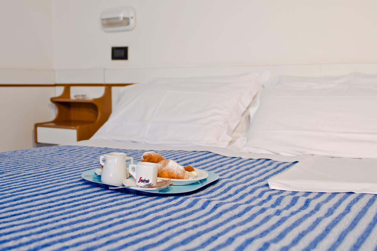 Hotel Montecarlo リミニ エクステリア 写真