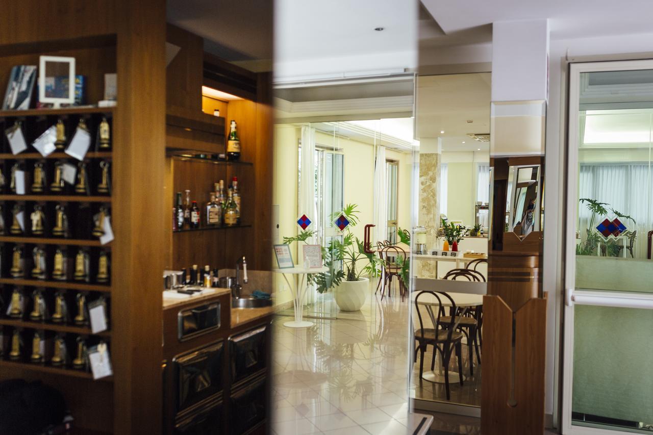 Hotel Montecarlo リミニ エクステリア 写真