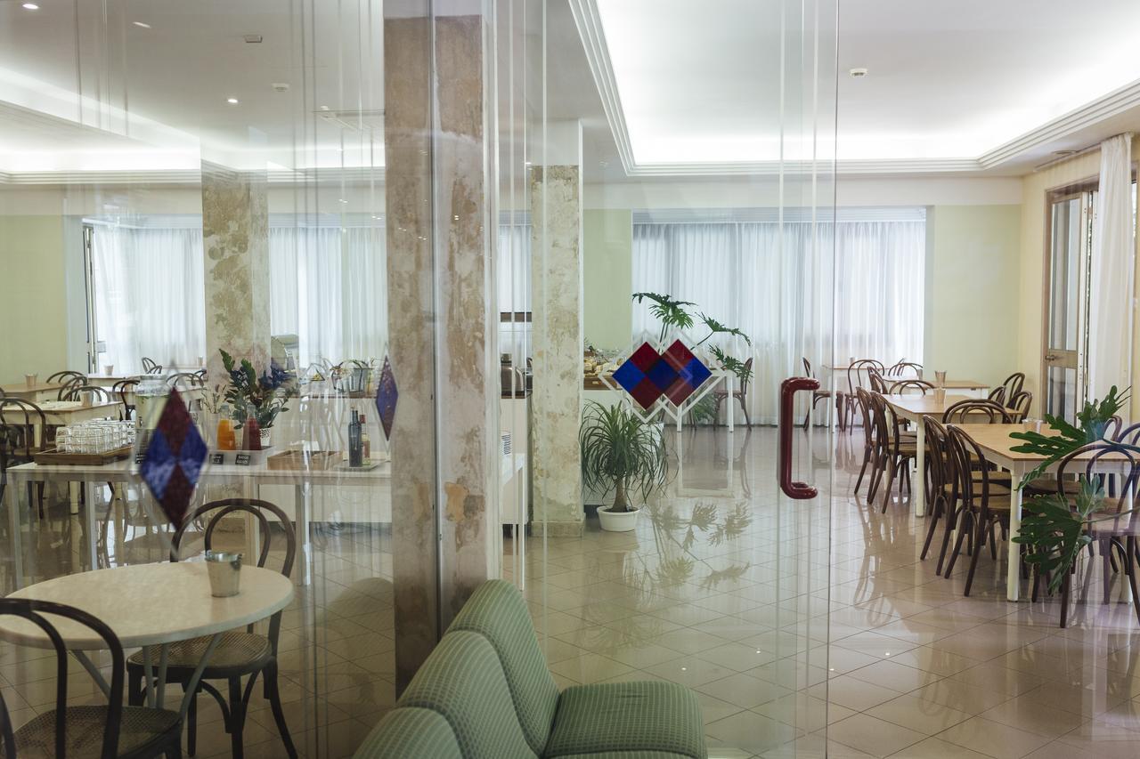 Hotel Montecarlo リミニ エクステリア 写真